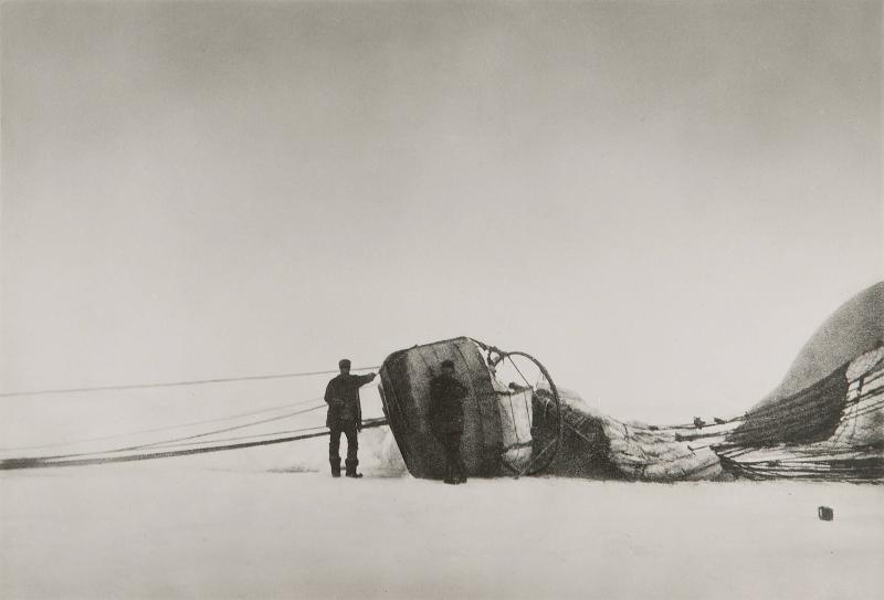 Den 14/7 1897. Gondolen efter landningen. Ur serien Ingenjör Andrées luftfärd