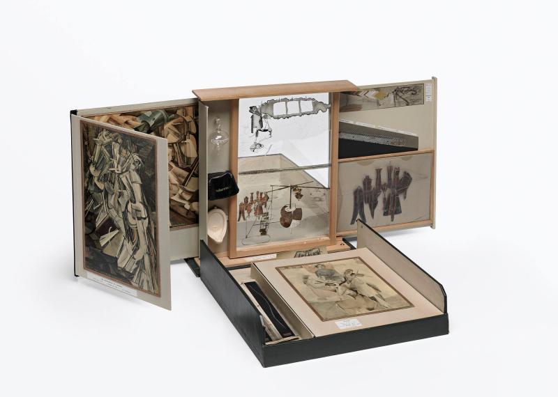 Boîte-en-valise [The Portable Museum of Marcel Duchamp: de ou par MARCEL DUCHAMP ou RROSE SELAVY]