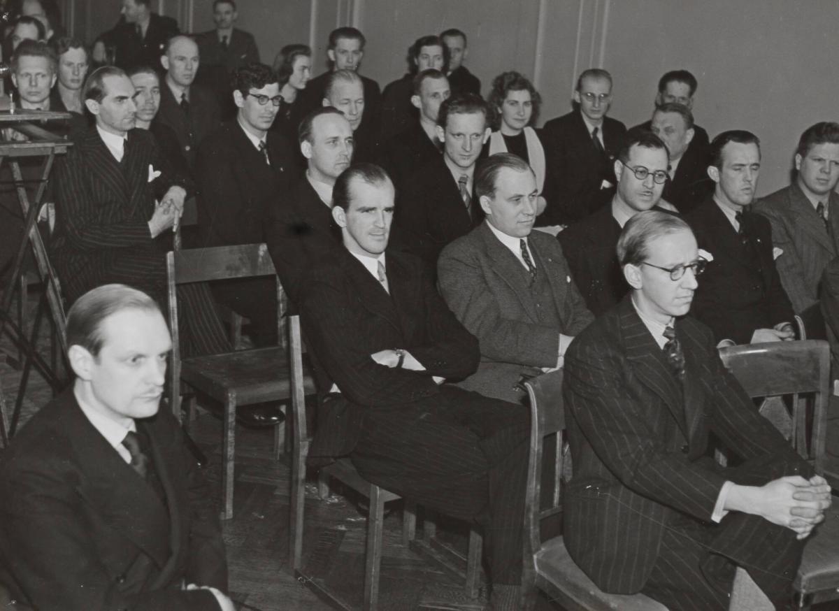 Träffen på Gillet i Stockholm 1941. G Hübinette och Arne Wahlberg, af Petersens, Rubens, Thulson-Västerås, Ekström