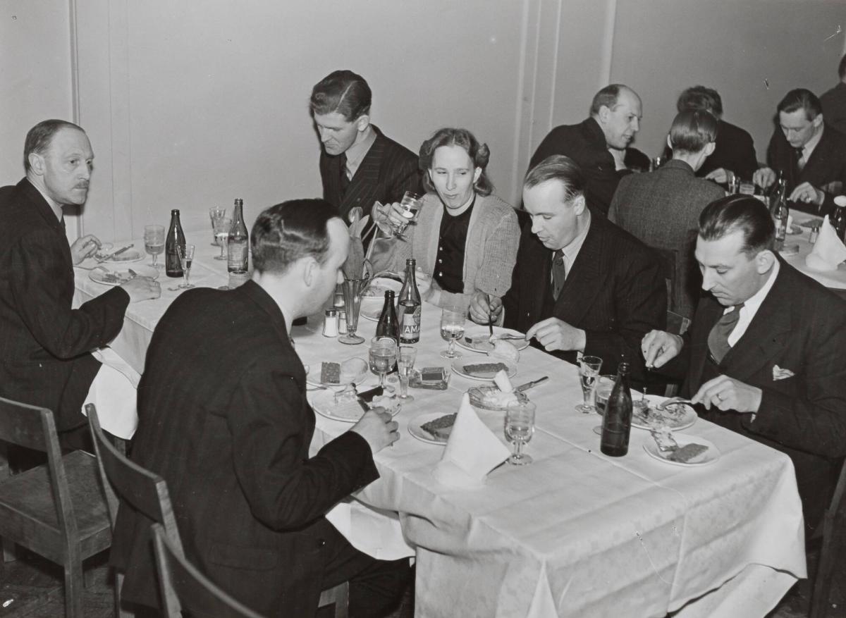 Träffen på Gillet i Stockholm 1941. A Svensson, E Trunbon..., Englund