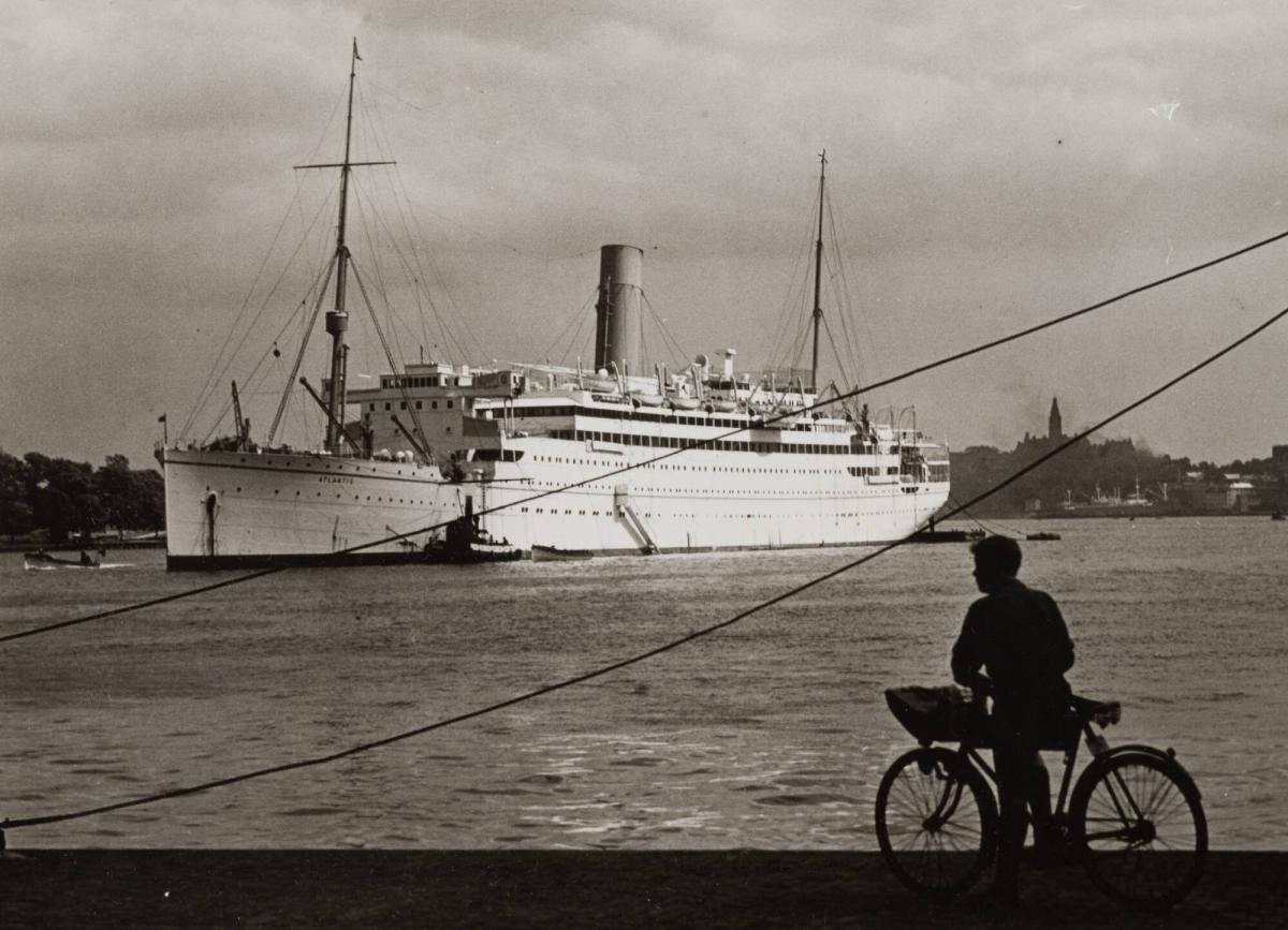 "Atlantis", årets första turistångare på strömmen