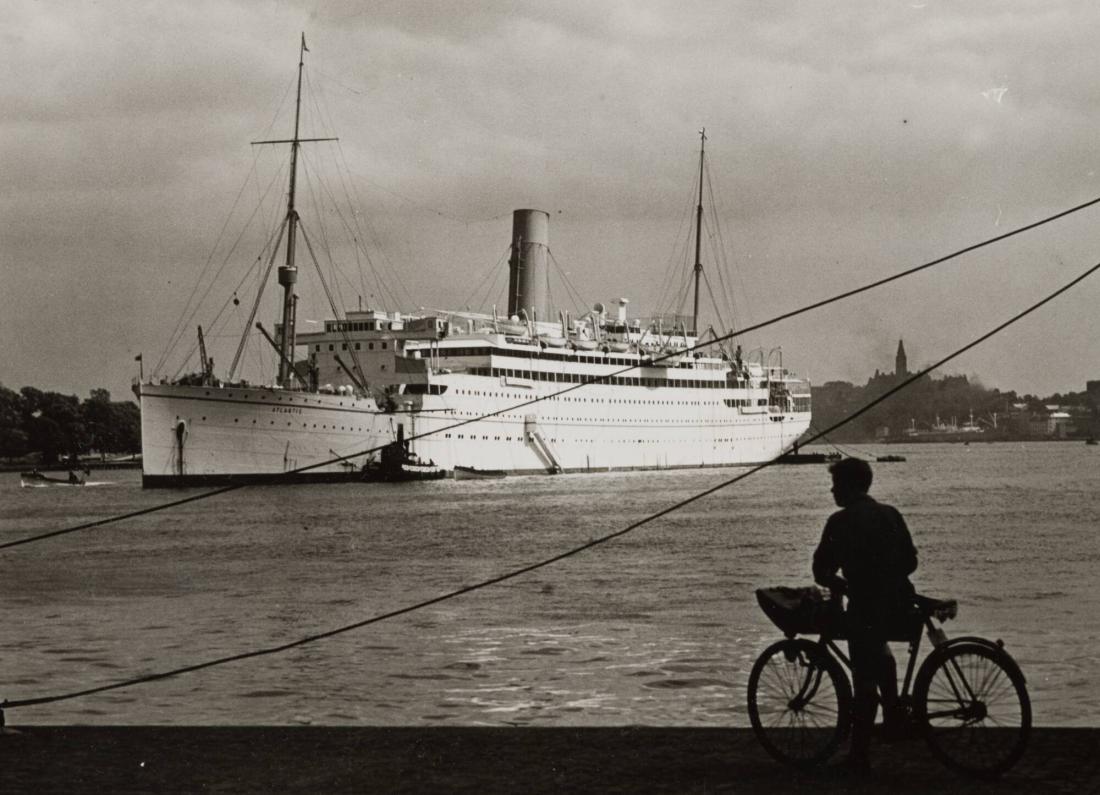 "Atlantis", årets första turistångare på strömmen