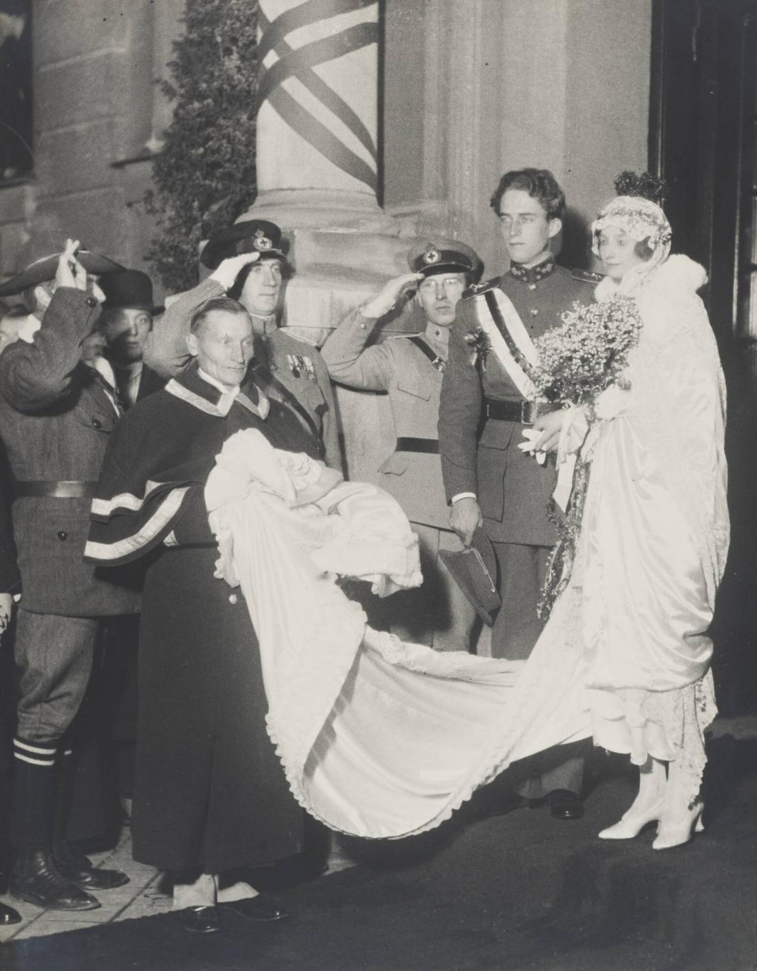 Kung Leopold och drottning Astrid av Belgien efter vigseln i Stockholm