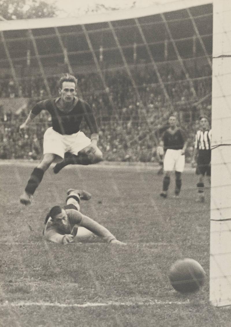 Acke Nilsson, AIK, gör mål på Stadion 1934
