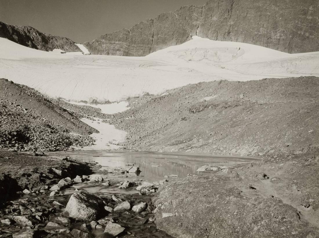 Vestra glaciärsjön med Helags-glaciären