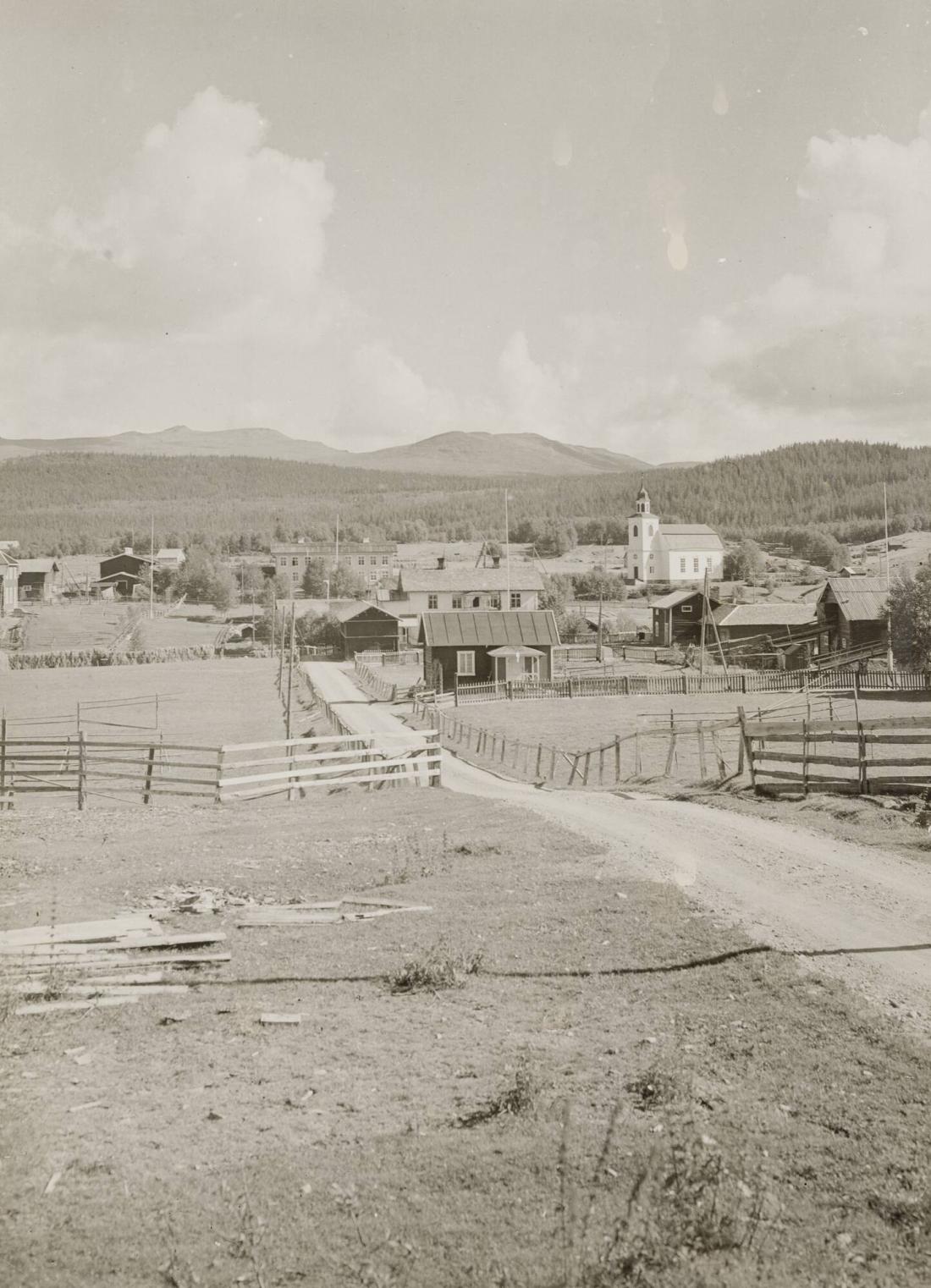Ljusnedal by omkring kyrkan ( Herrgården brann ned påsken 1937)