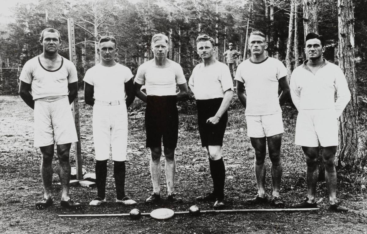 Albatross-männen ägnade sig mycket åt idrott. Här kastarna fr v Carl Schneider, Johannes Drechsler, Karl Paul, Richard Weis, Philipp Löffler och Curt Boesel.