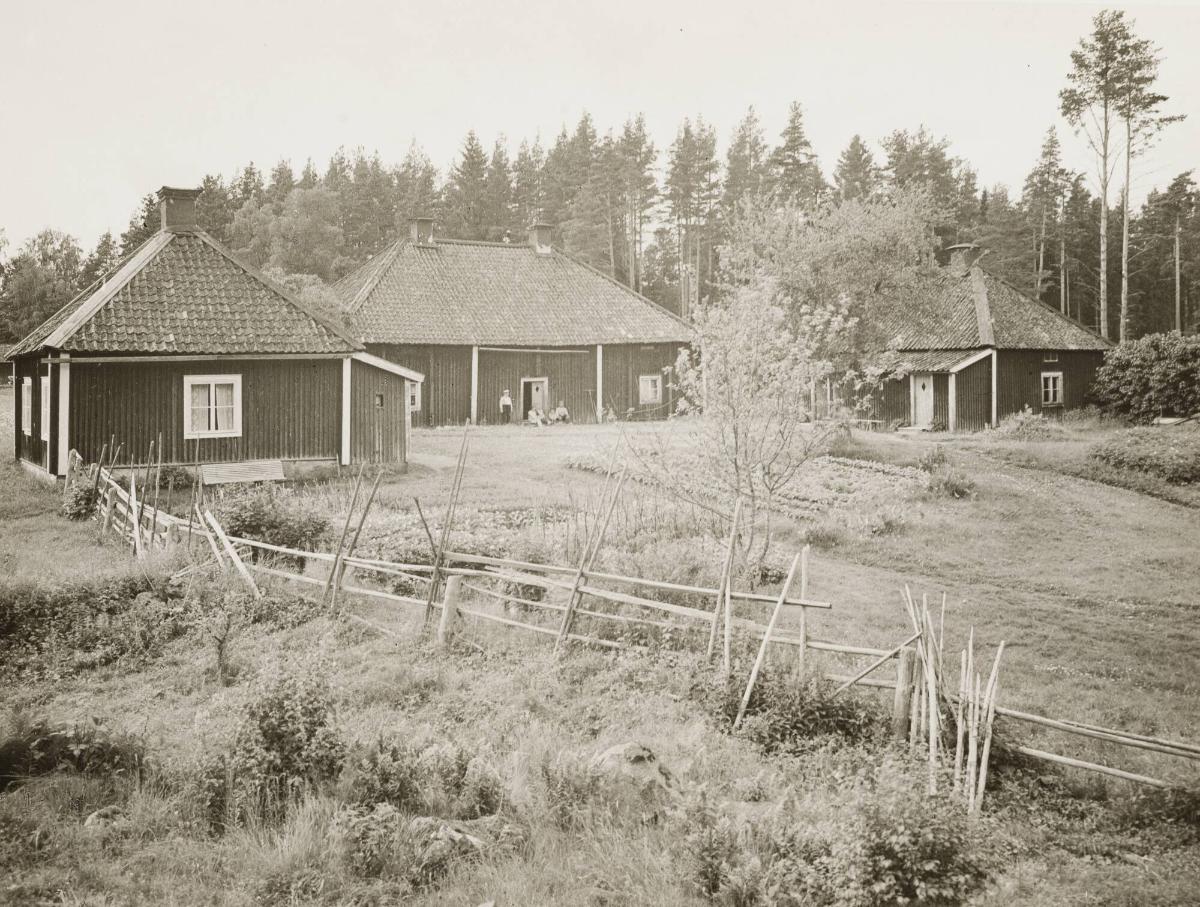 Brevens bruk, gammal gård