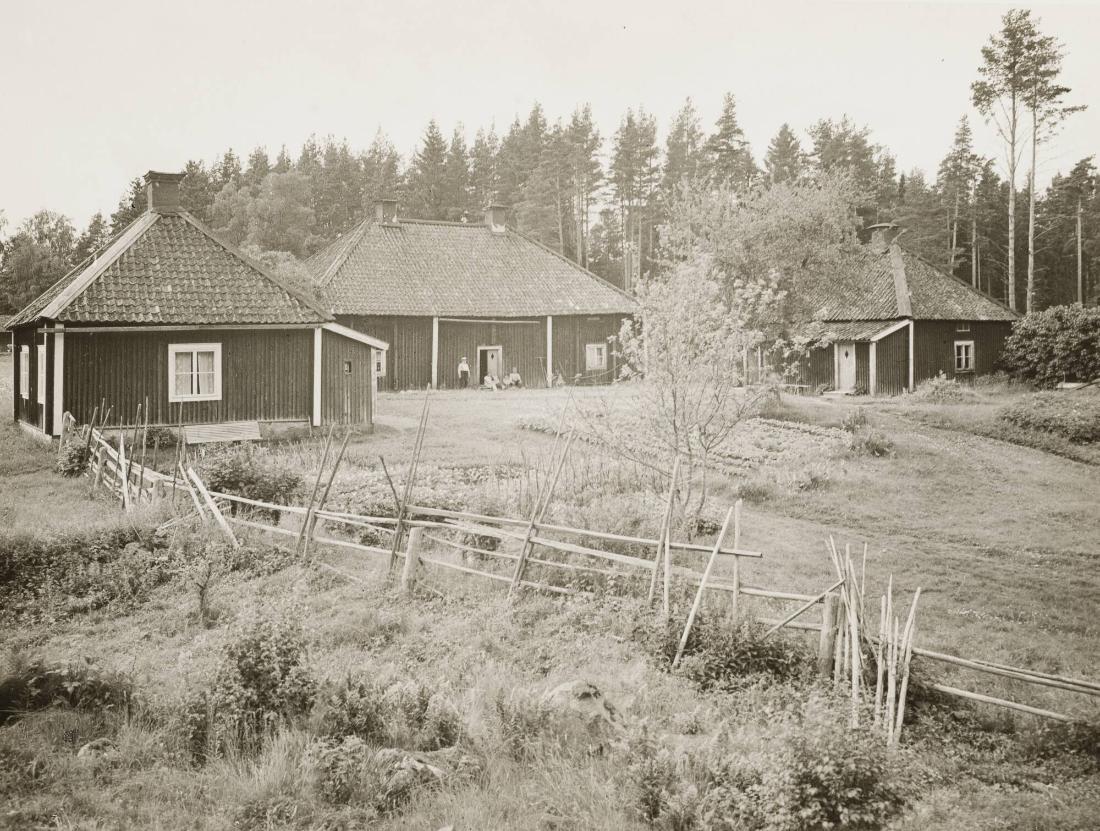 Brevens bruk, gammal gård