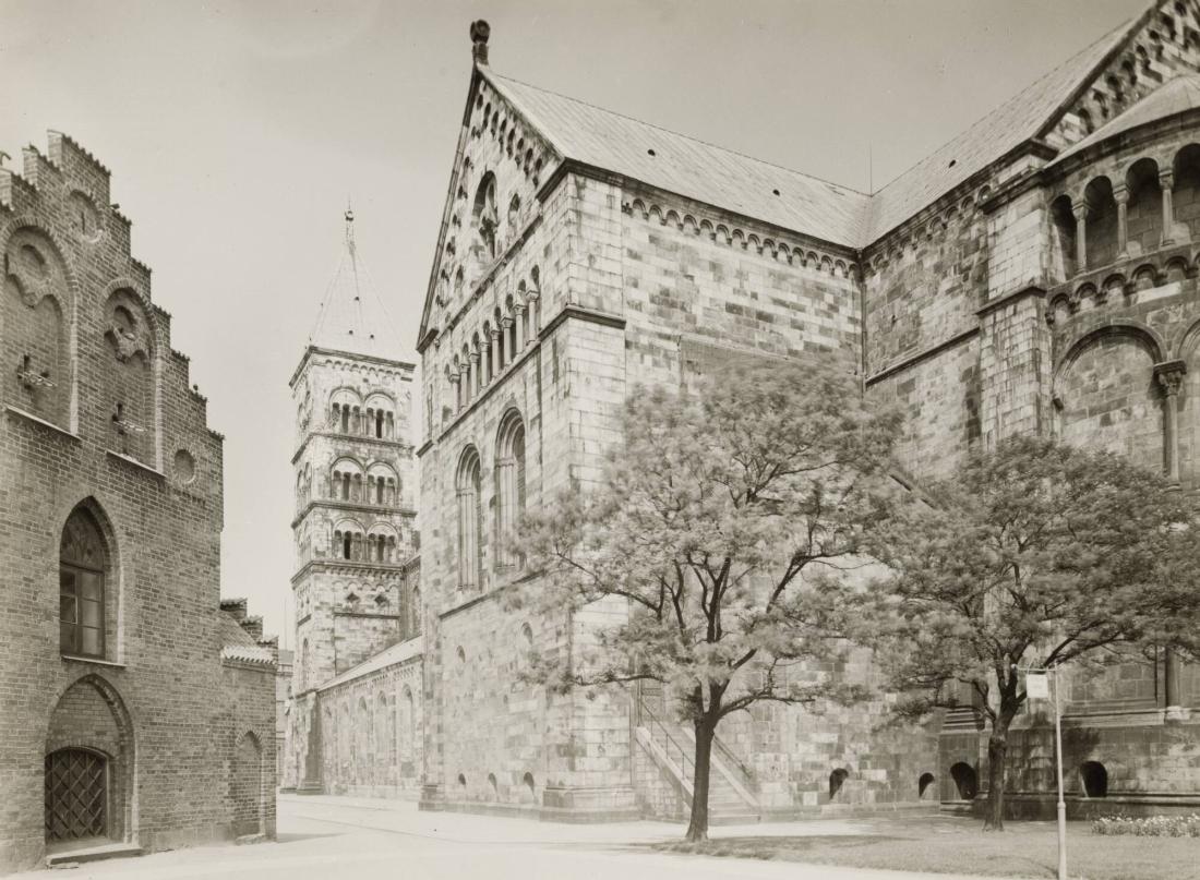 Lunds Domkyrka från Kraftstorget Laurentiikapellet t.v