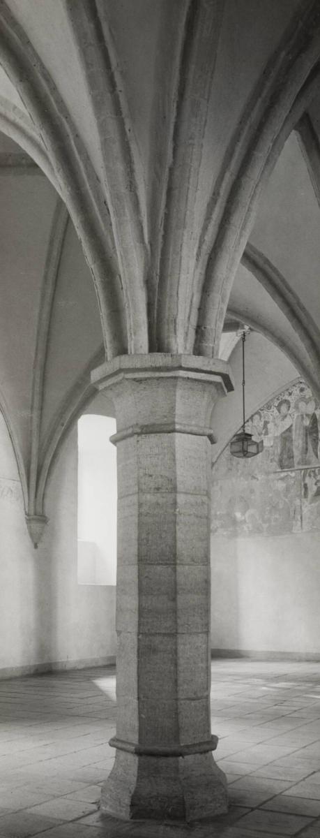 Vadstena. Nunneklostret. Detalj kolonn och valv