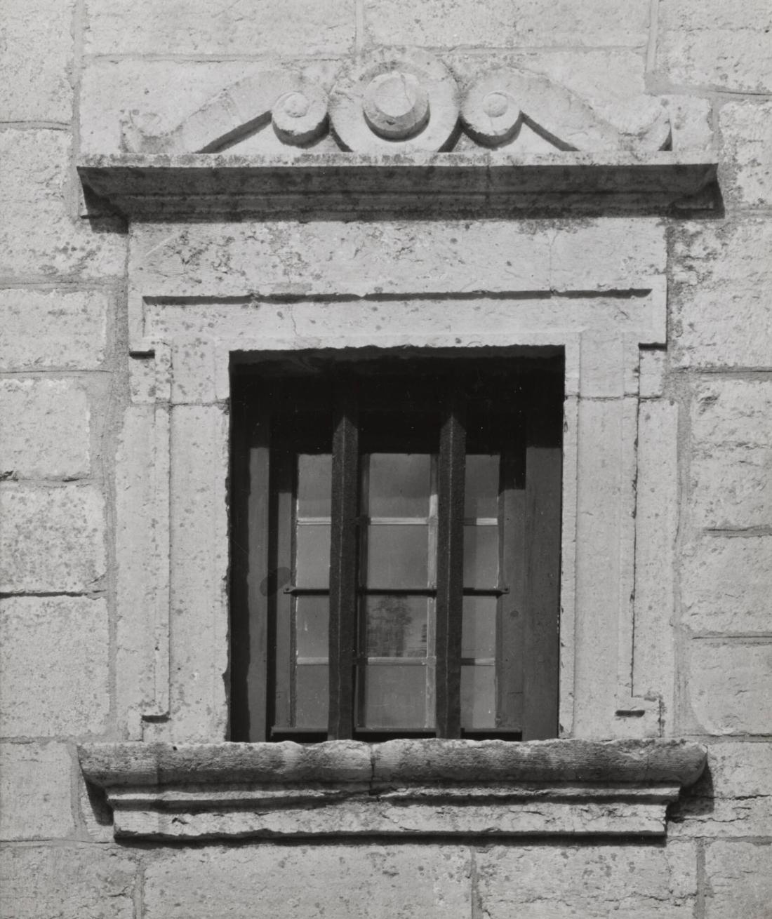 Vadstena slott, fönster vid hufvudportalen borggården