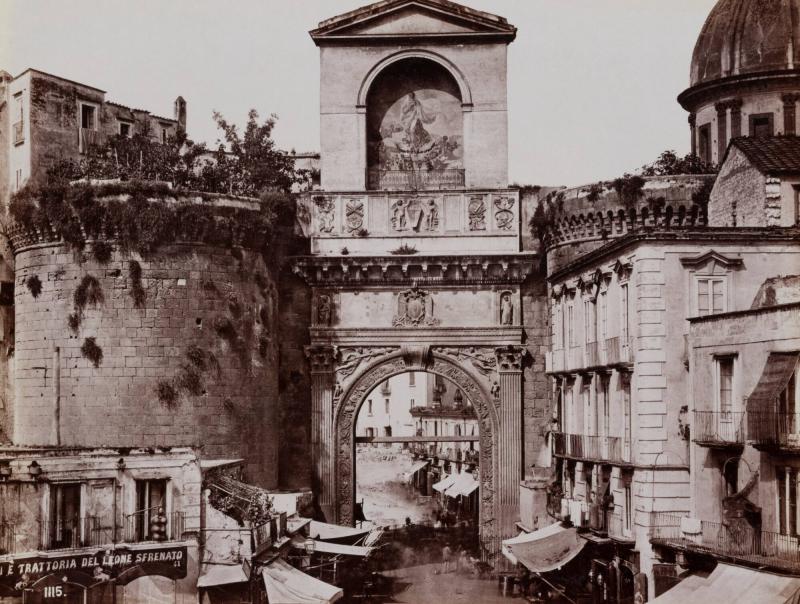 1115. Napoli, Porta Capuana