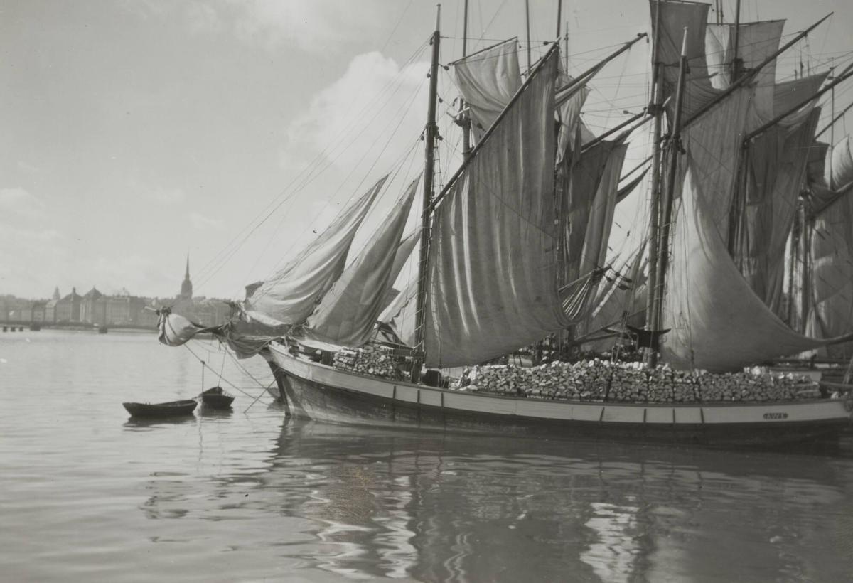Stockholm: Vedskutor vid Strandvägen