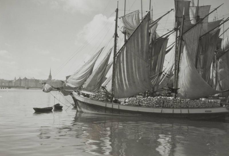 Stockholm: Vedskutor vid Strandvägen