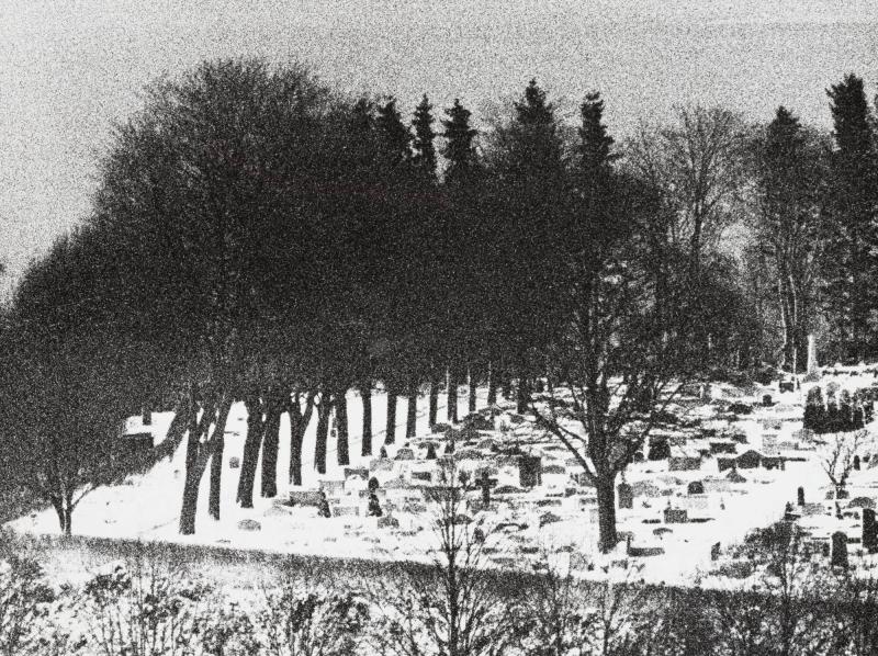 Winter-churchyard.