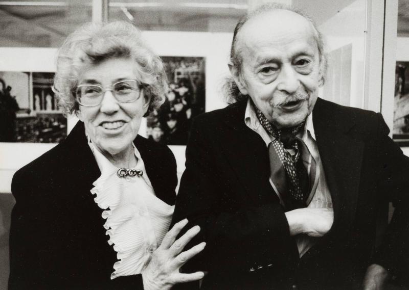 Lucien Aigner och hans hustru. Fotografiet är taget vid invgningen av utställningen "Aigner's Paris", Fotografiska Museet, 1982