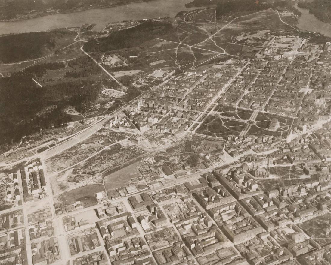 Fotografi över Östermalm taget 1898 med uppstigning från idrottsparken