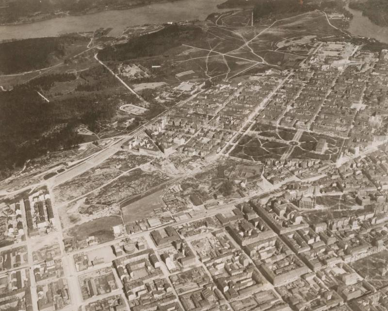 Fotografi över Östermalm taget 1898 med uppstigning från idrottsparken