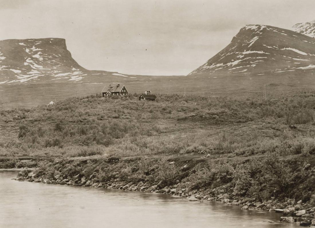 Lappland: Vetenskapliga stationen i Abisko med bergspasset Lapporten i bakgrunden