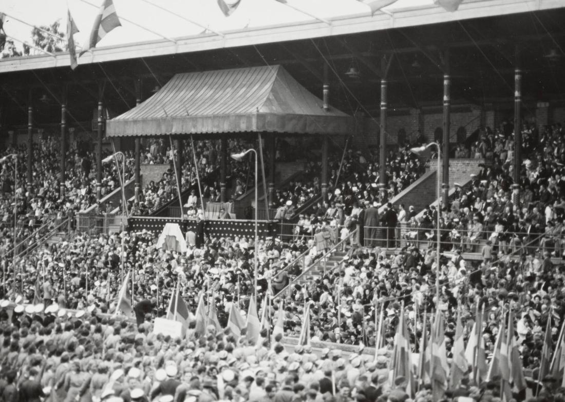Stockholm: Svenska Flaggans Dag på Stadion. Kungliga Logen