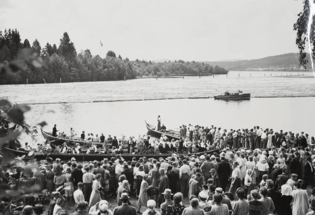 Dalarna: Kyrkbåt vid Leksand