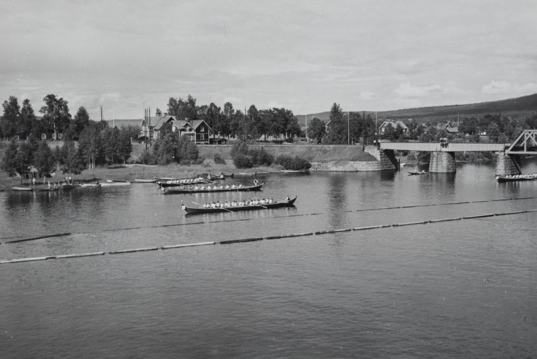 Dalarna: Tävlingsrodd med de gamla kyrkbåtarna på Siljan