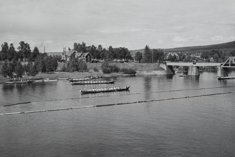 Dalarna: Tävlingsrodd med de gamla kyrkbåtarna på Siljan