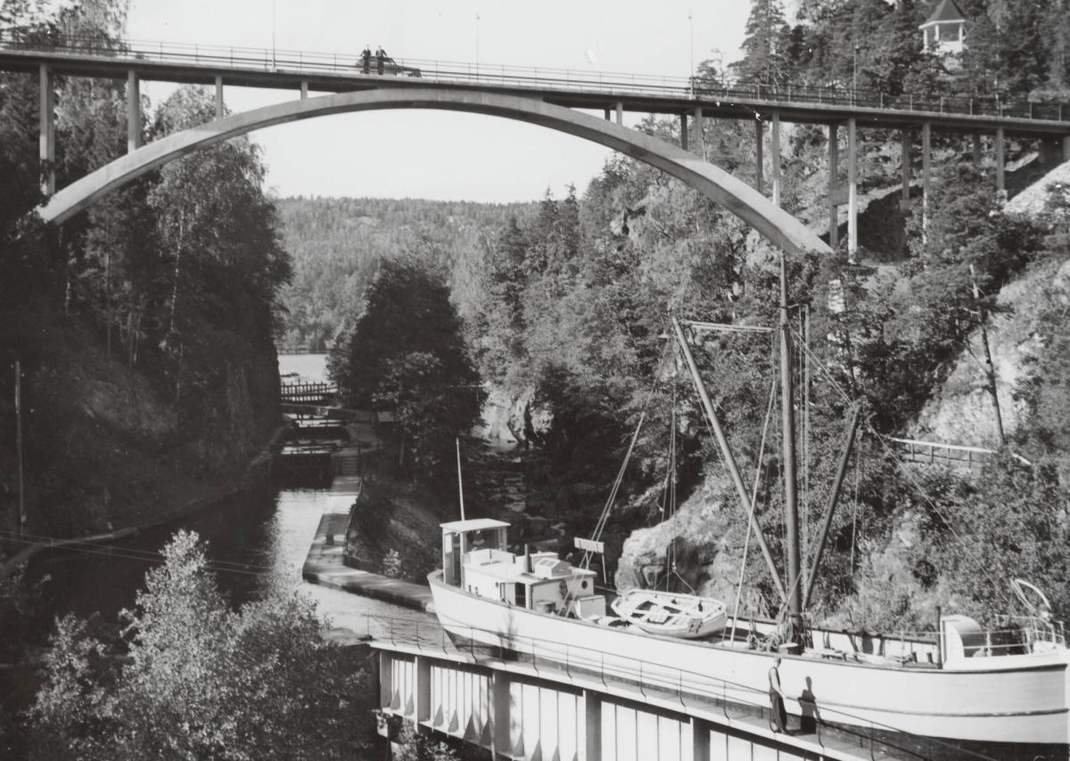 Dalsland: Landsvägsbron över akvedukten vid Håverud