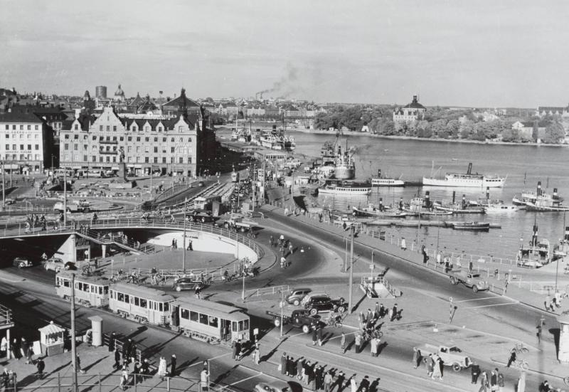 Skeppsbron och del av Slussen sedd från Katarinahissen