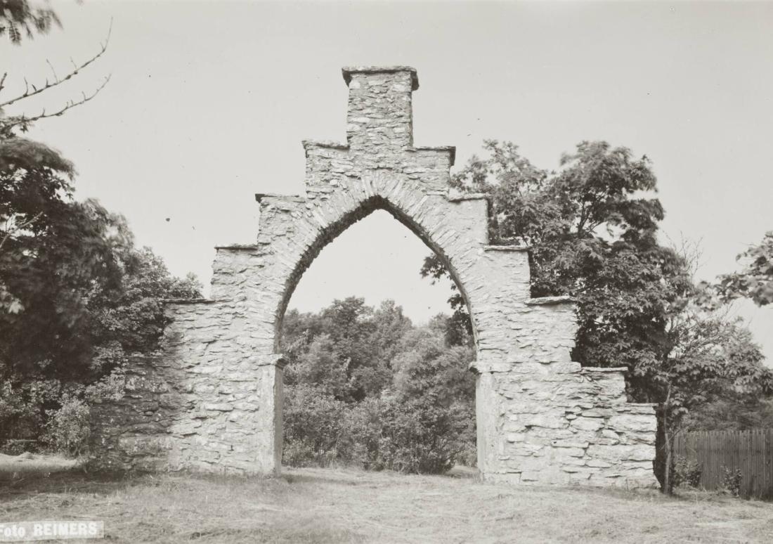 Gotland: Portal vid Tingstäde kyrka