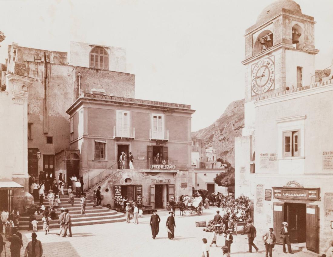 10400. Isola di Capri - Piazza del Villaggio omonimo