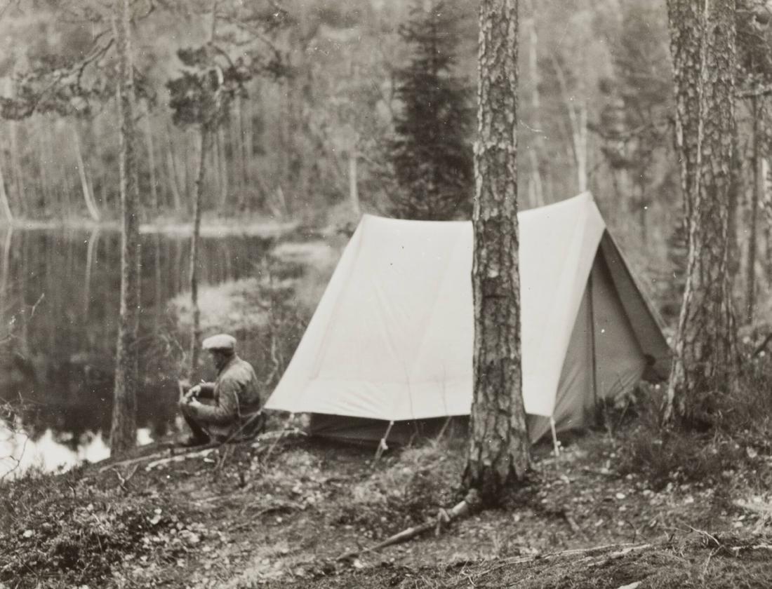 Ett skogsläger i Stockholmstrakten (Alaskatält)