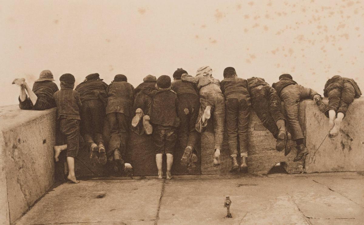 Excitement. From the book Sun Artists av W Arthur Boord, New York, 1891