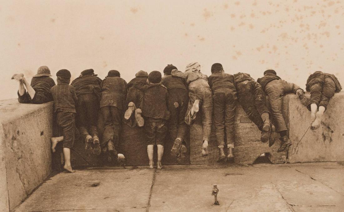 Excitement. From the book Sun Artists av W Arthur Boord, New York, 1891