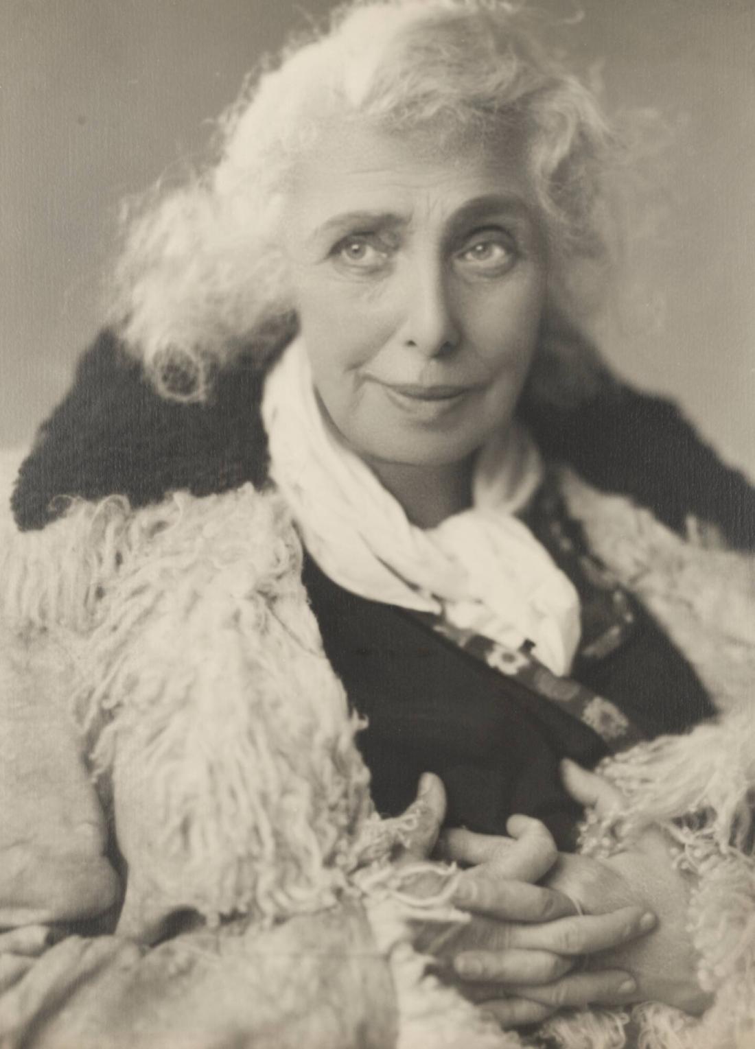 Gerda Lundequist som "majorskan"