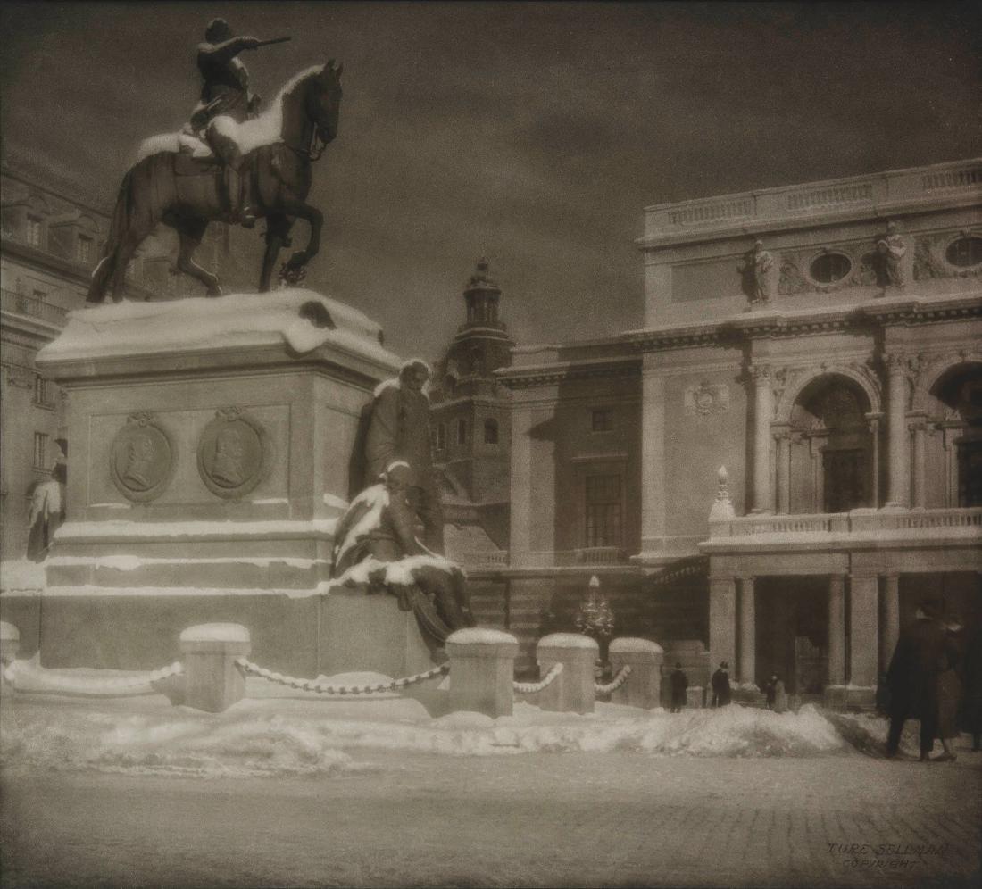 Gustaf II Adolf. Staty utanför Kungliga Operan, Stockholm