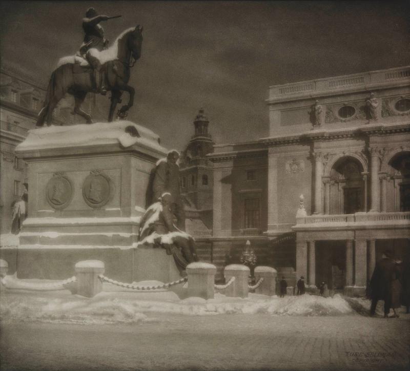 Gustaf II Adolf. Staty utanför Kungliga Operan, Stockholm