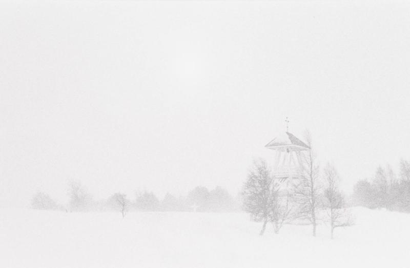 Begravningsplatsen i snöstorm