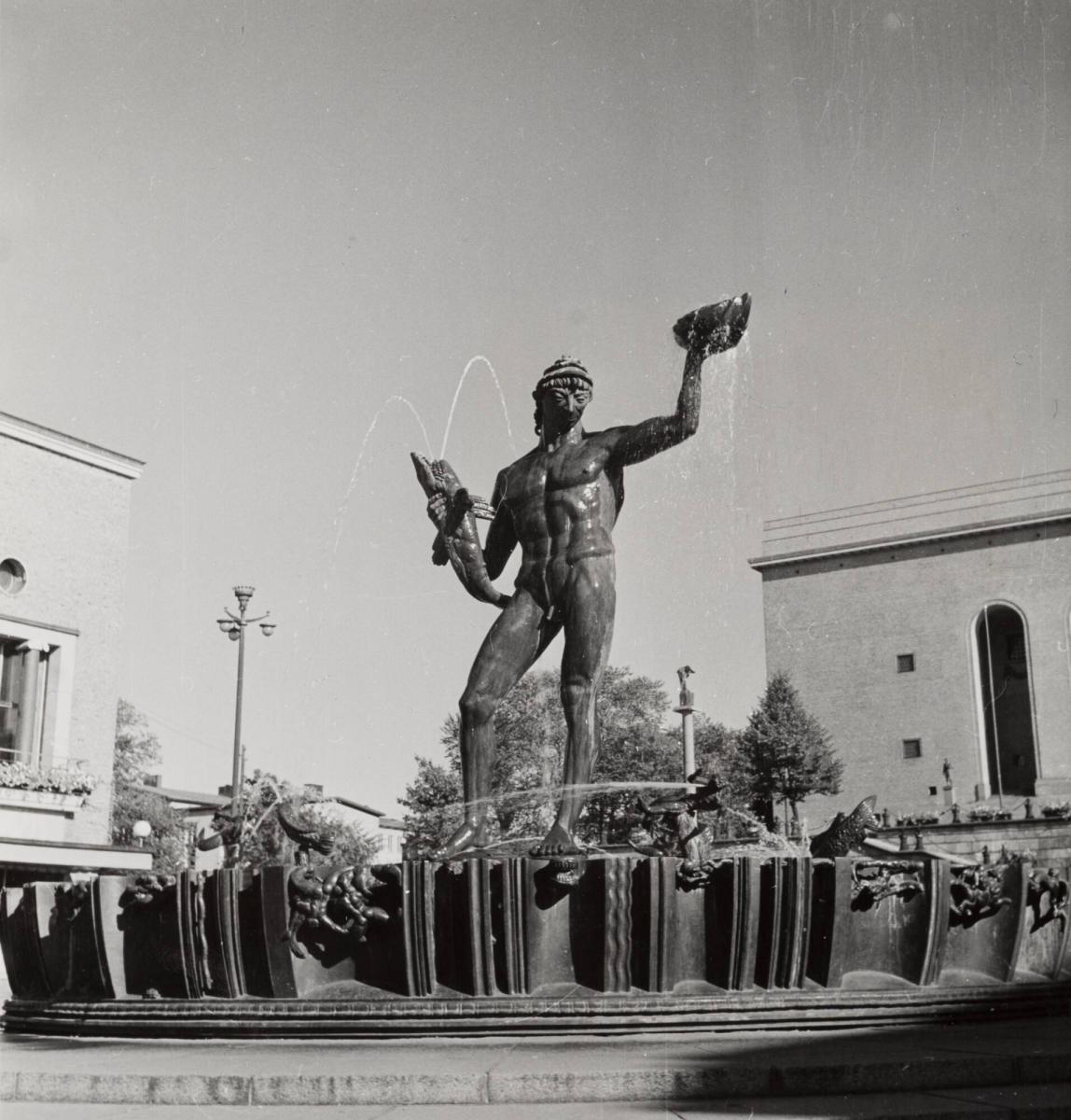 Göteborg: Poseidonbrunnen av Carl Milles utanför Konstmuseet, Götaplatsen