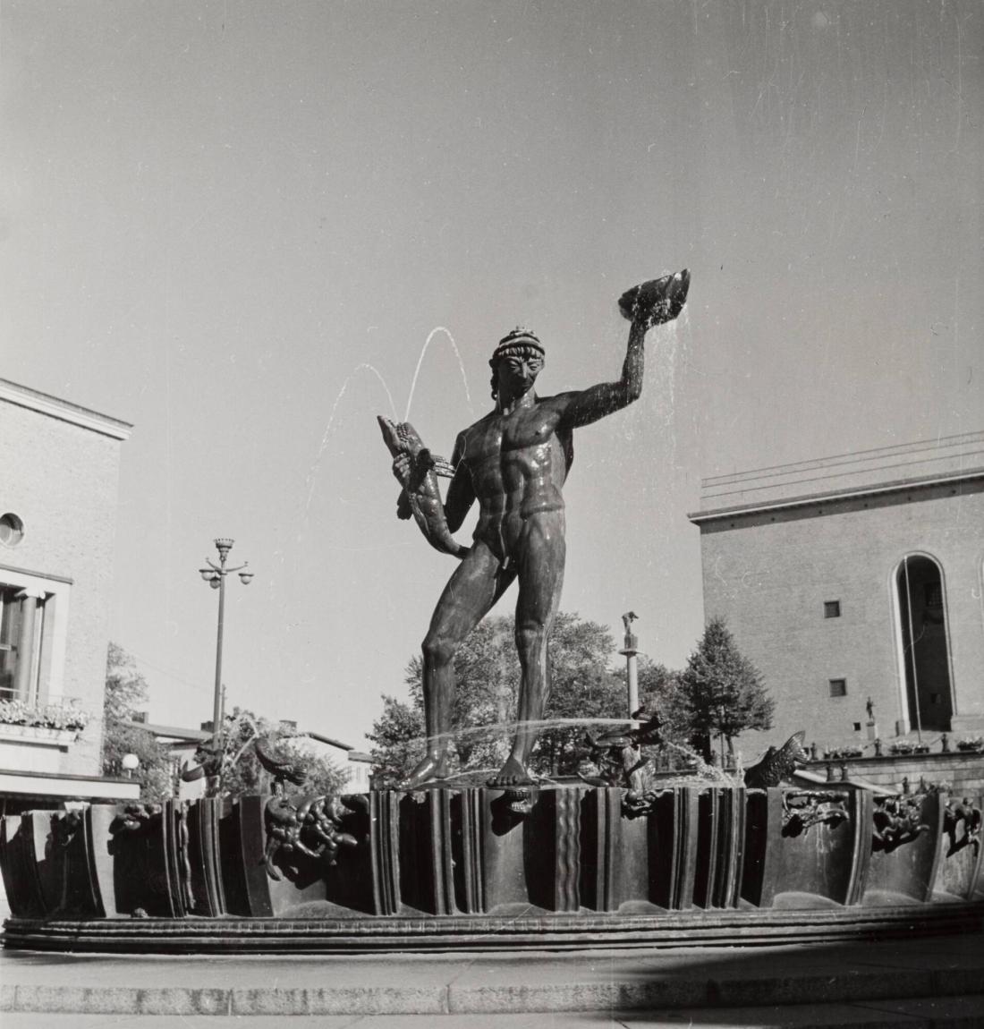 Göteborg: Poseidonbrunnen av Carl Milles utanför Konstmuseet, Götaplatsen