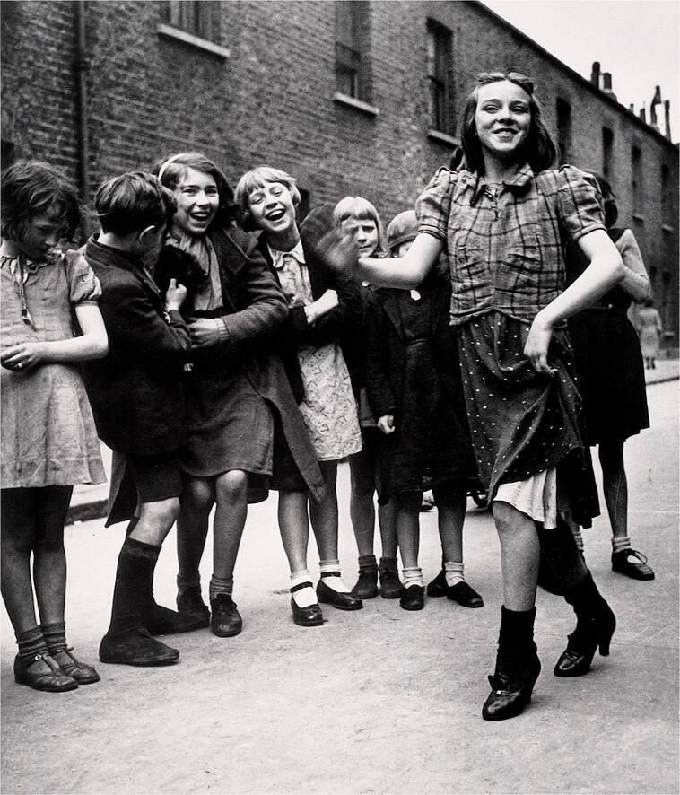East End Girl, Dancing the Lambeth Walk