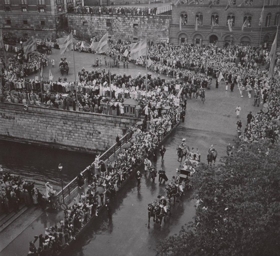 Kung Gustafs 85-årsdag, kortegen lämnar slottet