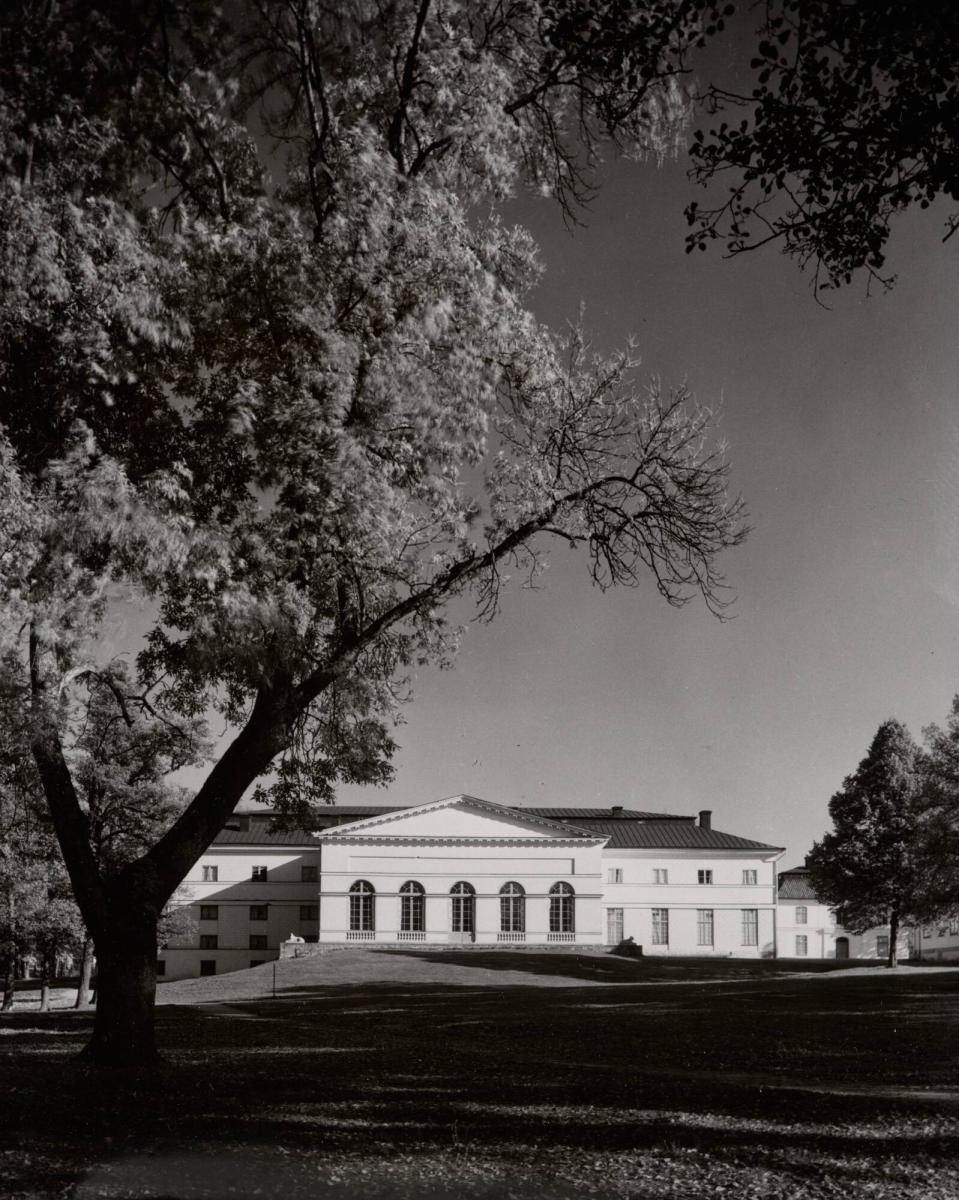 Drottningsholmsteatern från parken