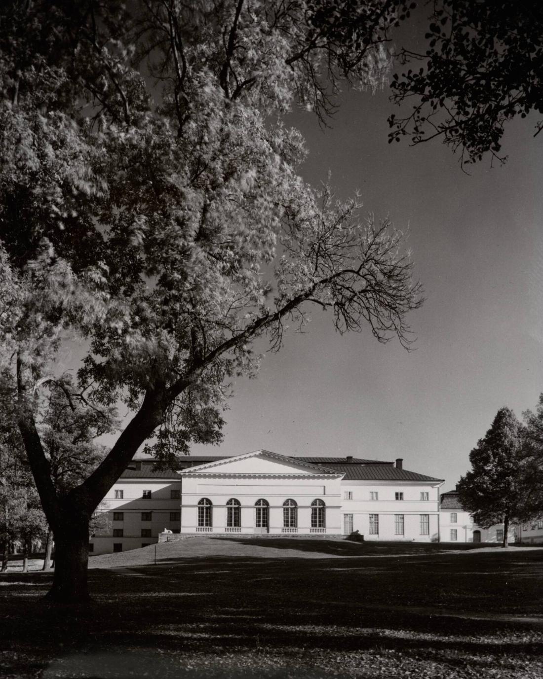 Drottningsholmsteatern från parken