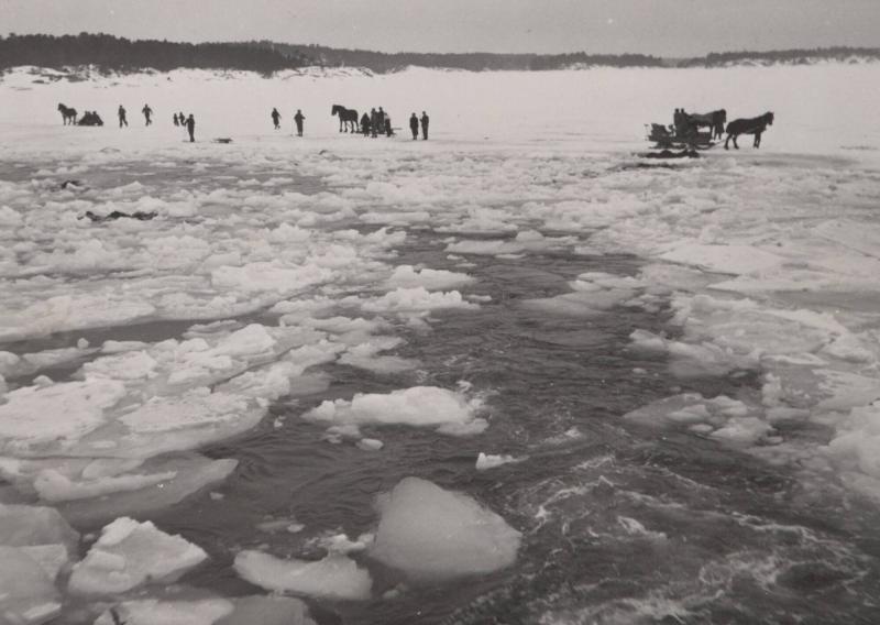 Båten lämnar Utö, Påsken 1942
