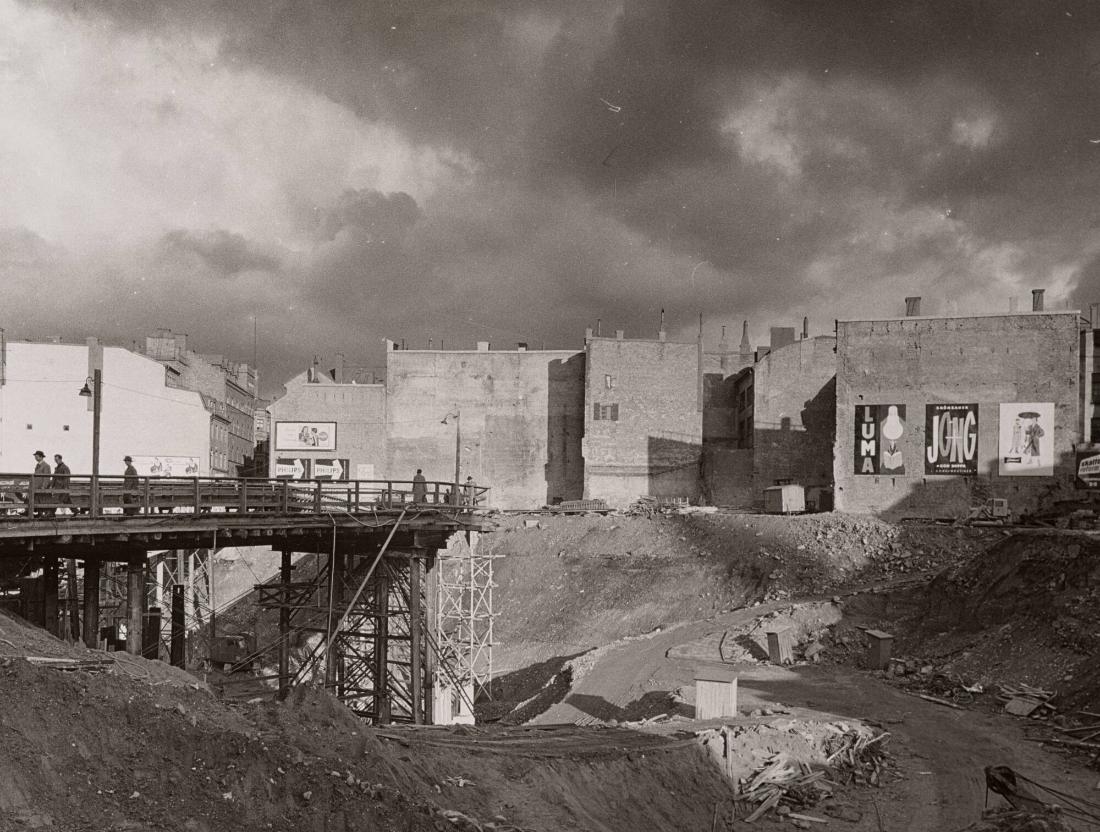 Höst i rivningarnas Klara; ett apokalyptiskt oväder i september 1955