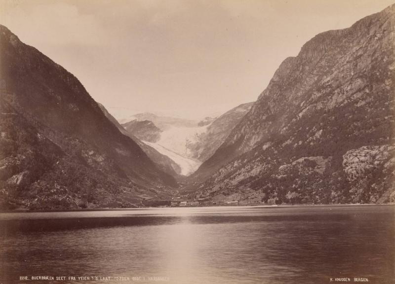 8012. Buerbræn seet fra veien T S Laatefossen odde i Hardanger