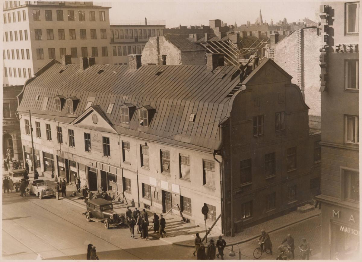 Det sista av de gamla Hötorgshusen rives, Kungsg. 44 / Vita Havet, välkänt cafe.