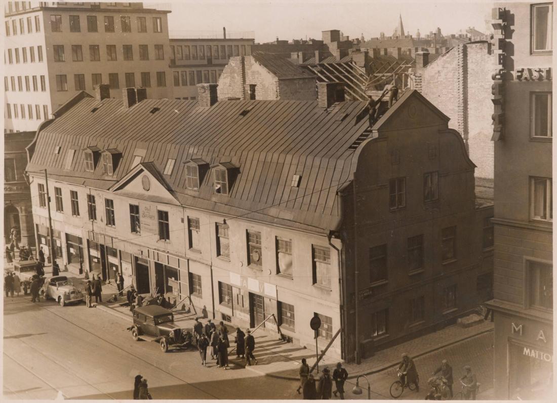 Det sista av de gamla Hötorgshusen rives, Kungsg. 44 / Vita Havet, välkänt cafe.
